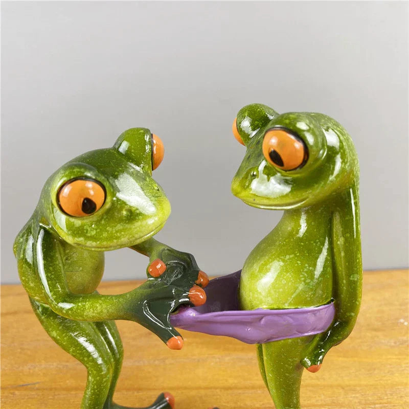 DecorBites™ Statue de couple de grenouilles sur pattes : Statue décorative moderne pour mariage et intérieur