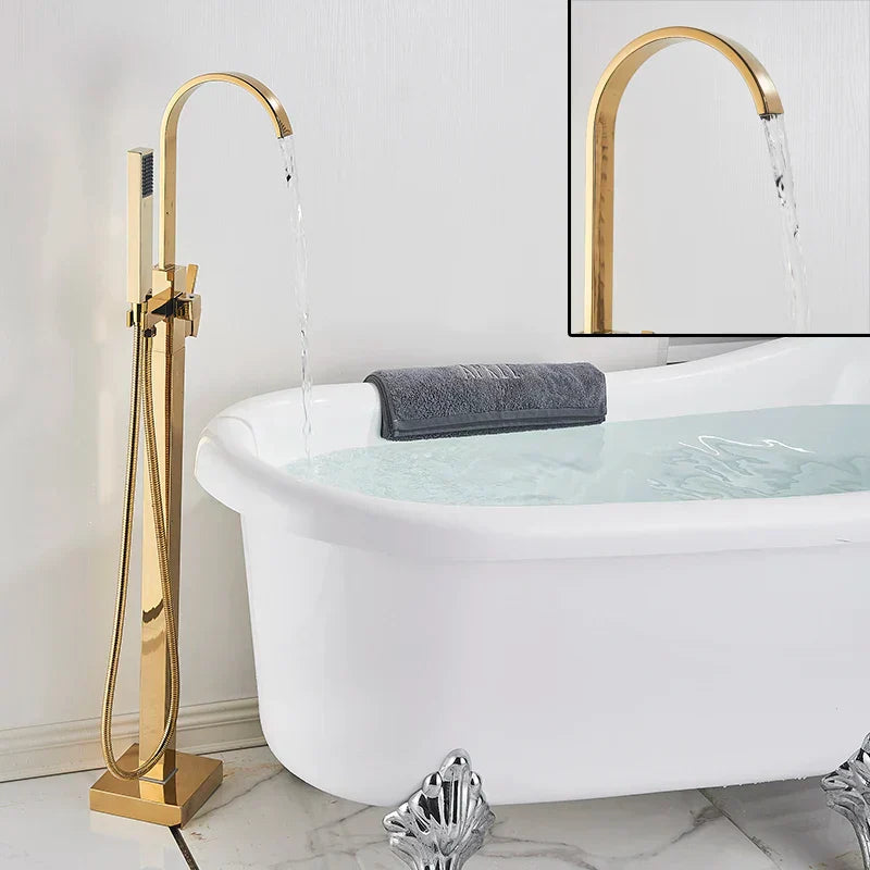 صنبور حوض استحمام قائم بذاته من DecorBites™ باللون الذهبي مع دش يدوي