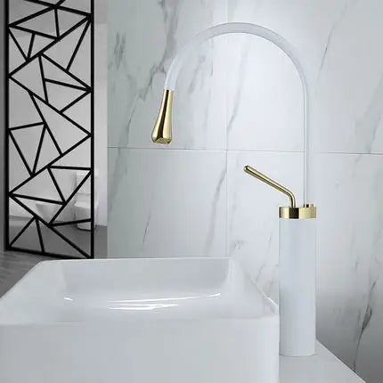 خلاط حوض ذهبي مصقول DecorBites™ ساخن بارد أسود مطبخ دوار صنبور ماء
