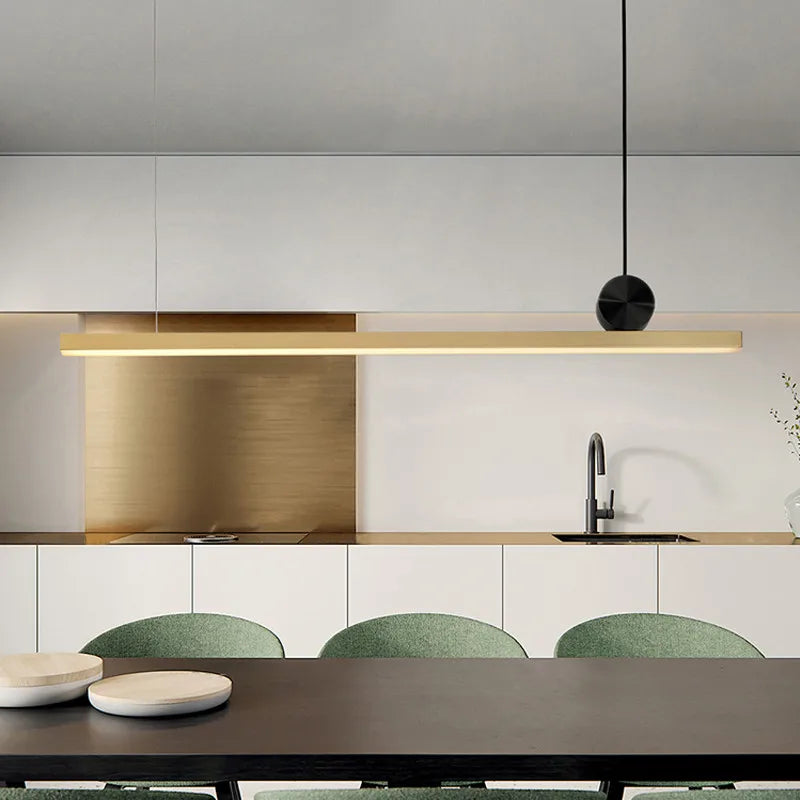 مصباح تعليق ذهبي خطي LED من DecorBites™ للجزيرة، المطاعم، البارات - بتصميم نورديك