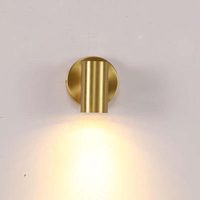 مصباح حائط LED من الحديد الذهبي من DecorBites™ لغرفة النوم وغرفة المعيشة الحديثة