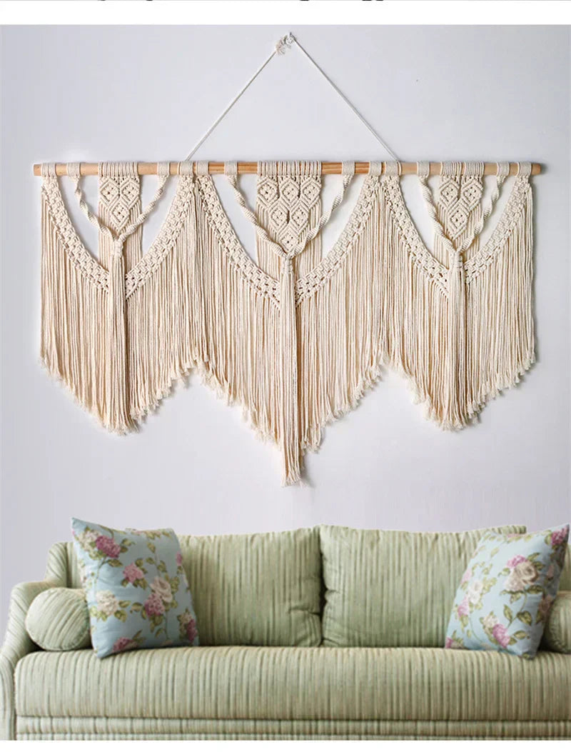 معلقة جدارية مكرمية منسوجة يدوياً كبيرة الحجم من DecorBites™ مع عصا خشبية وشراشيب
