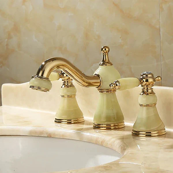 DecorBites™ خلاط حوض واسع بـ 3 فتحات من النحاس الذهبي واليشم بمقبضين