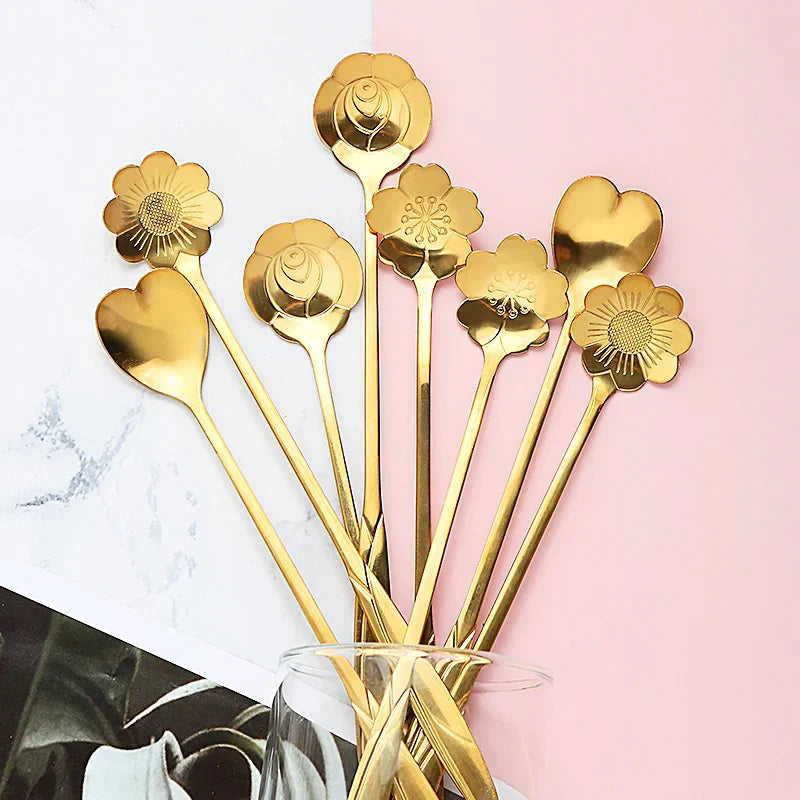 طقم ملاعق شاي ذهبية من الستانلس ستيل بتصميم زهرة من DecorBites™ للقهوة والحلويات والآيس كريم