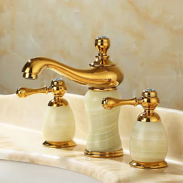 DecorBites™ خلاط حوض واسع بـ 3 فتحات من النحاس الذهبي واليشم بمقبضين