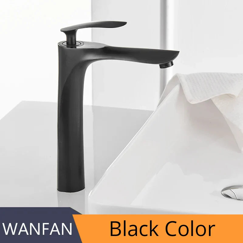 DecorBites™ خلاط حوض نحاسي بلمسة نهائية من الكروم الذهبي للمياه الساخنة والباردة