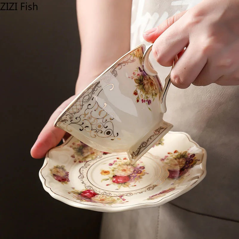 طقم فنجان وصحن سيراميك مزين بالدانتيل على شكل زهرة من DecorBites™ - فنجان شاي مطلي بالذهب لطاولة الطعام