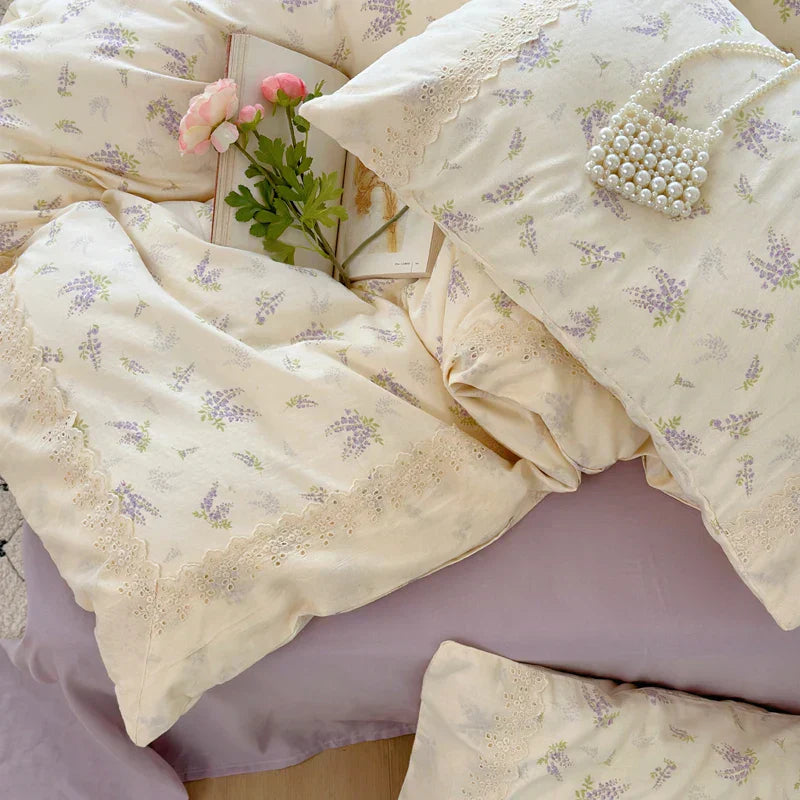 طقم لحاف DecorBites™ Lavender Lace: لحاف مقاس كوين مفرد، شرشف، أغطية وسائد