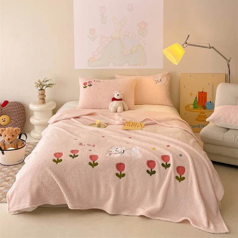 DecorBites™ Cozy Teddy Fleece Blanket - Luxury Bedspread for All Seasons