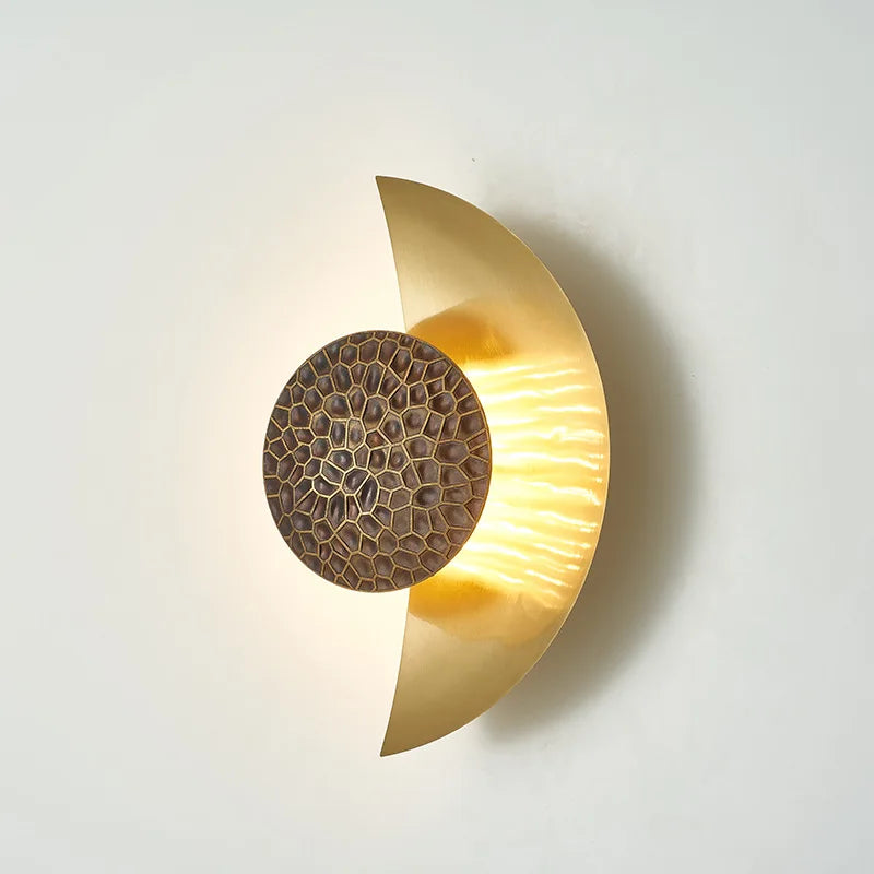 مصباح جداري على شكل هلال من DecorBites™ LED | أبليك عصري من الراتنج والحديد لغرفة المعيشة وغرفة النوم والممر