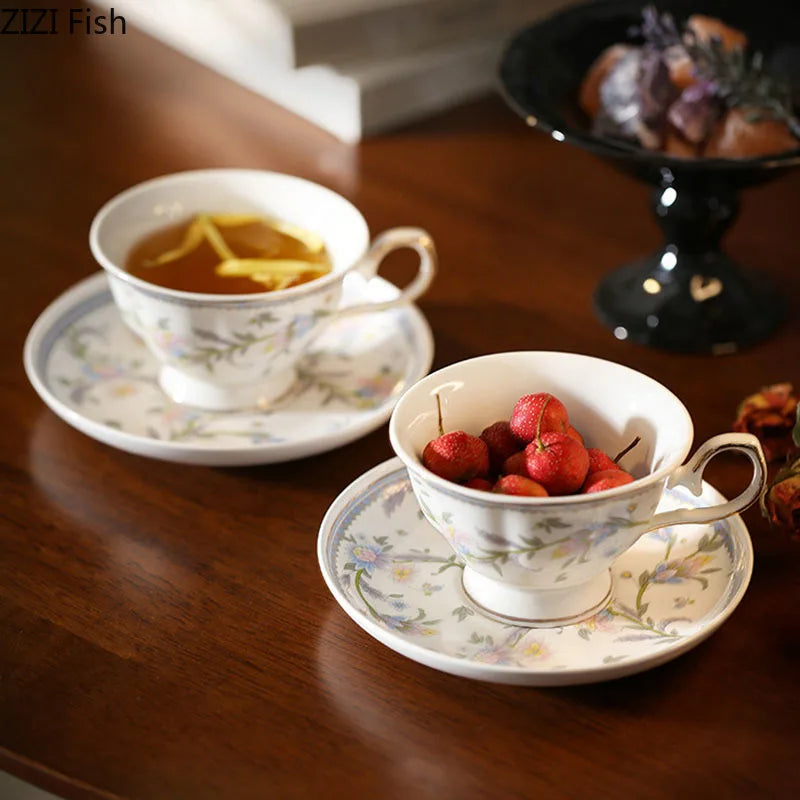 طقم كوب وصحن سيراميك مزين بالدانتيل والزهور من DecorBites™ للمائدة الأنيقة ووقت الشاي