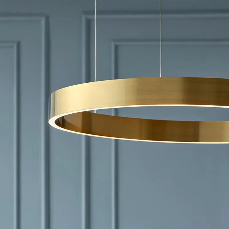 ثريا DecorBites™ الذهبية بتقنية LED: إضاءة معلقة عصرية لغرفة الطعام وغرفة النوم
