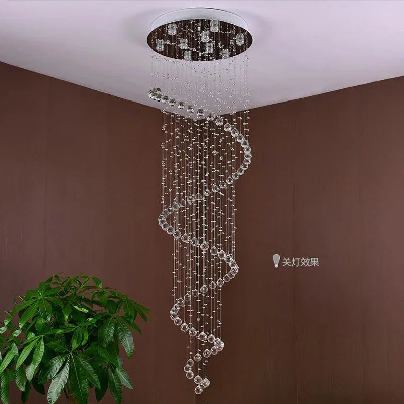 نجفة كريستال حلزونية كبيرة من DecorBites™ لبيت الدرج