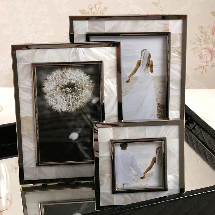 إطار صور شل الذهبي من DecorBites™ لديكور طاولة السرير لصور العائلة