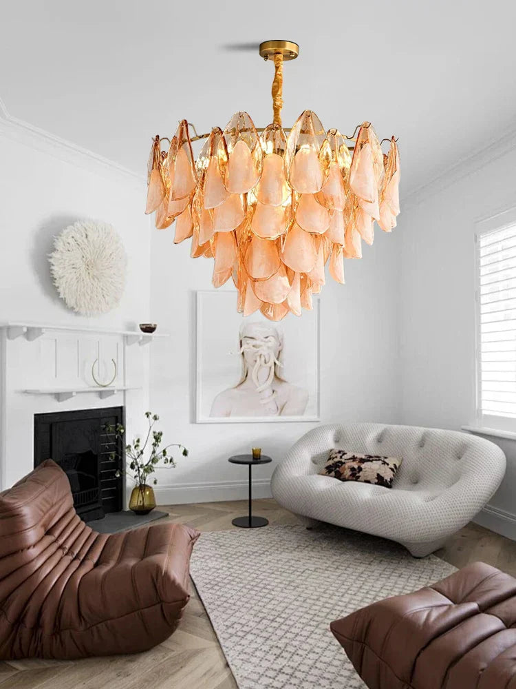 DecorBites™ ثريا متدلية بتصميم فرنسي فاخر ببتلات زجاجية كهرمانية وقابلة للتعتيم باللون الذهبي الكرومي