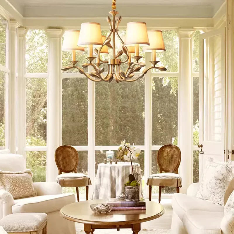 DecorBites™ ثريا نحاسية ذهبية مع أغطية قماشية وإضاءة LED