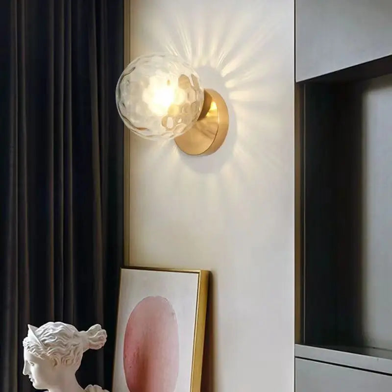 Applique murale LED DecorBites™ boule de verre dorée pour la décoration du salon, de la chambre et de la salle de bain