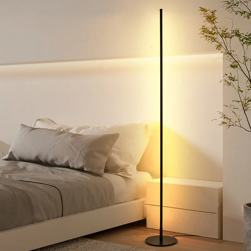 مصباح أرضي LED ديكور بايتس™ بقوة 15 واط من الألمنيوم والحديد المطلي باللونين الأسود/الأبيض لإضاءة غرف المعيشة والنوم