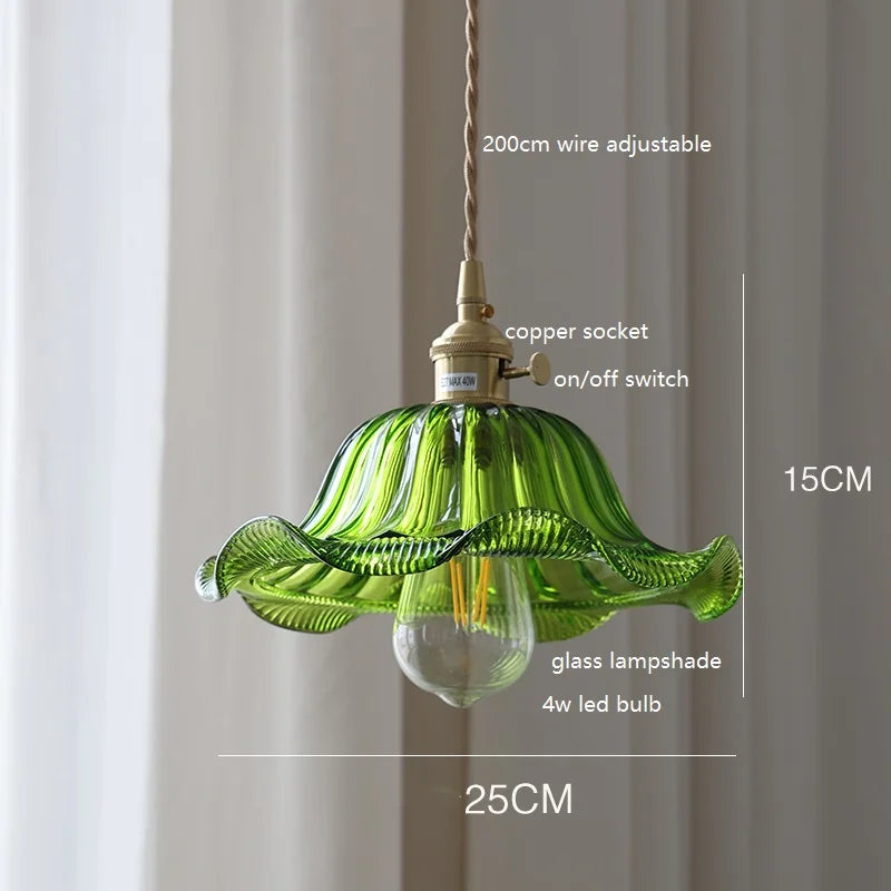 مصباح قلادة DecorBites™ LED زجاجي أخضر بمقبض خشبي نحاسي لديكور المنزل الاسكندنافي الحديث