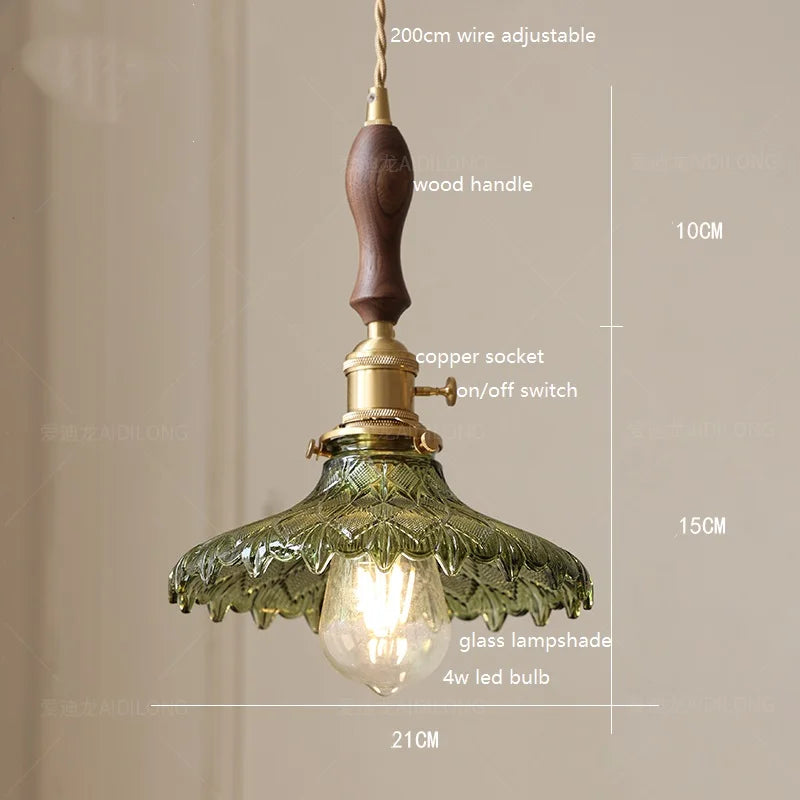 مصباح قلادة DecorBites™ LED زجاجي أخضر بمقبض خشبي نحاسي لديكور المنزل الاسكندنافي الحديث