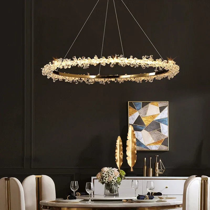 ثريا كريستال LED ذهبية مستديرة من DecorBites™ لإضاءة داخلية فاخرة