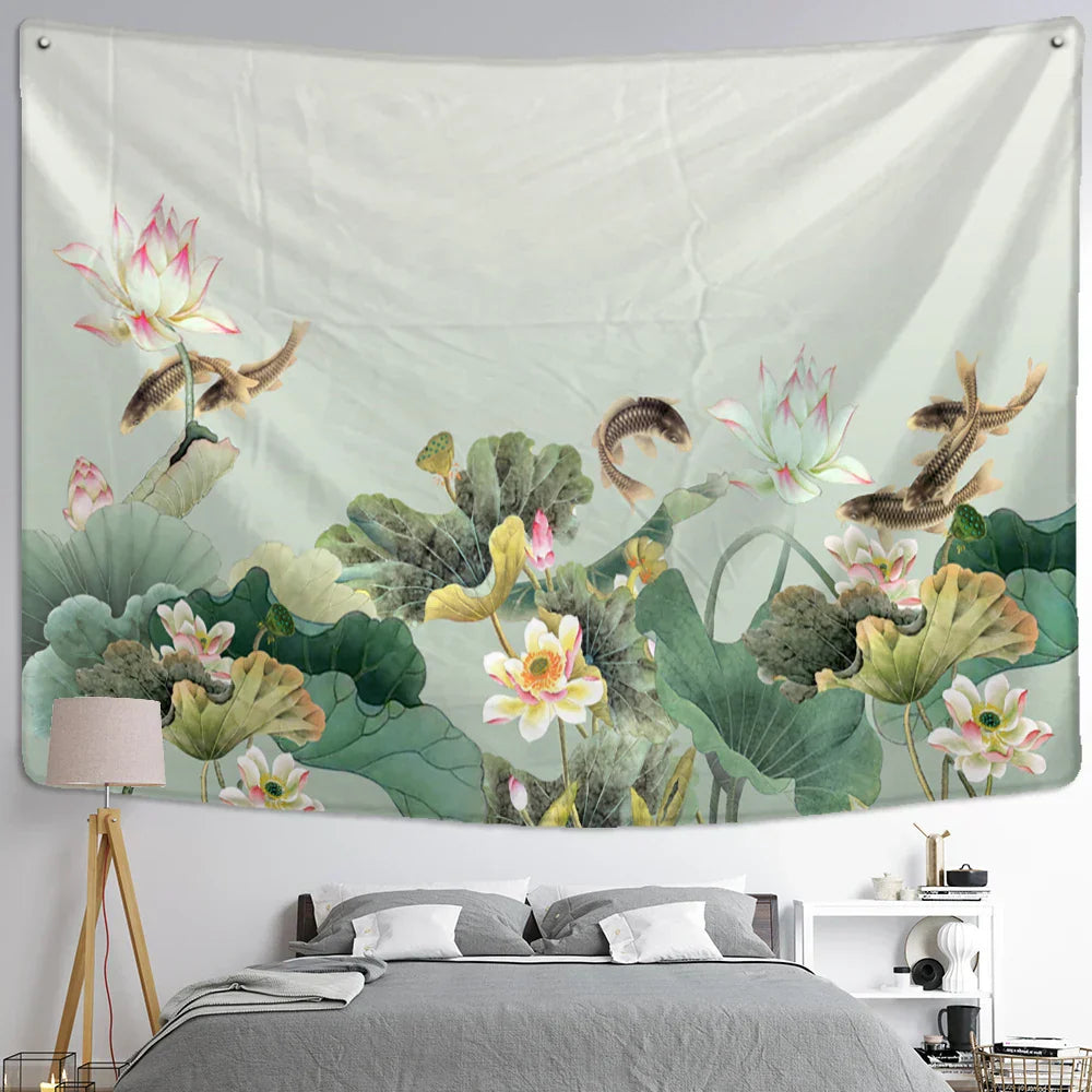 DecorBites™ نسيج معلق على الحائط بزخرفة أسماك الكوي وزهور اللوتس - ديكور منزلي بلمسة بوهيمية
