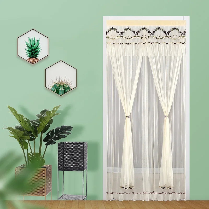 ستائر باب ناموسية دانتيل مطرزة مضادة للبعوض من DecorBites™ - تصميم مطوي لمرور الضوء والهواء