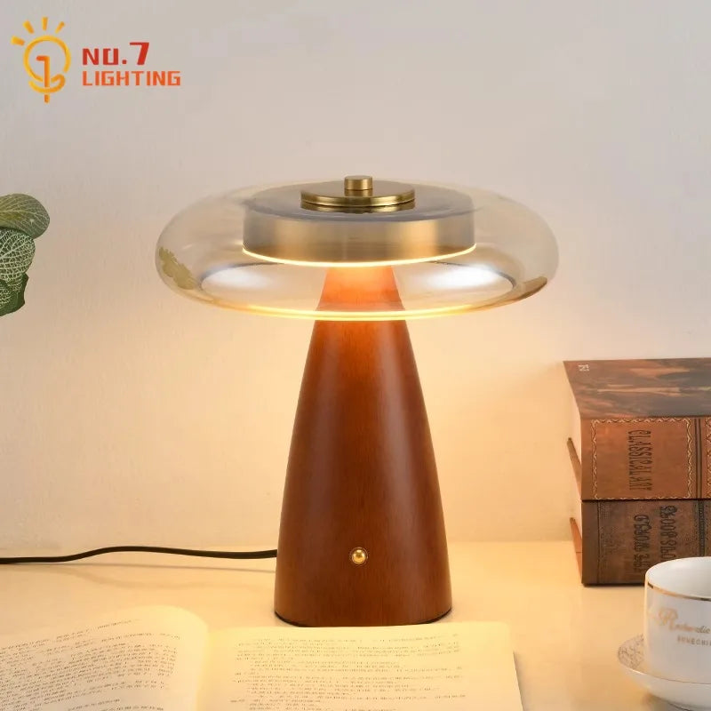 مصباح طاولة خشبي ديكور بايتس™ LED ذهبي لامع - تصميم ريترو فاخر من العصور الوسطى