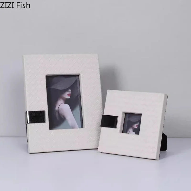 إطار صور DecorBites™ الجلدي | إطار صور بتصميم عصري لطاولة السرير والمكتب