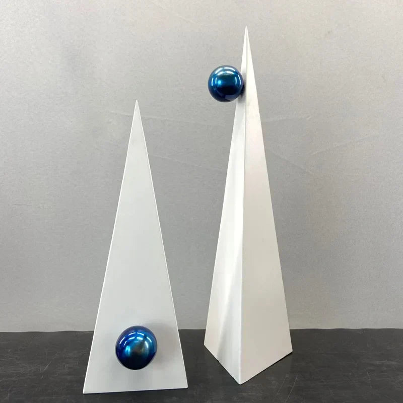DécorBites™ Ornement Triangle Géométrique Boule Bleue : Figurine Décorative Abstraite