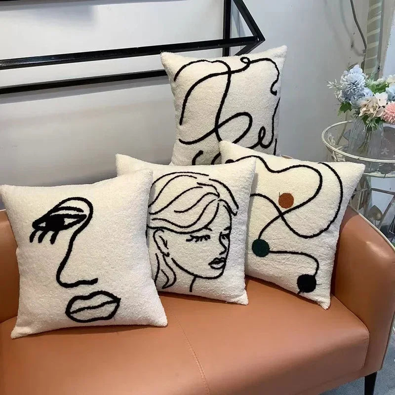 DecorBites™ غطاء وسادة بتطريز وجه من صوف الحمل 45x45 - غطاء وسادة فني تجريدي باللون البيج والأبيض