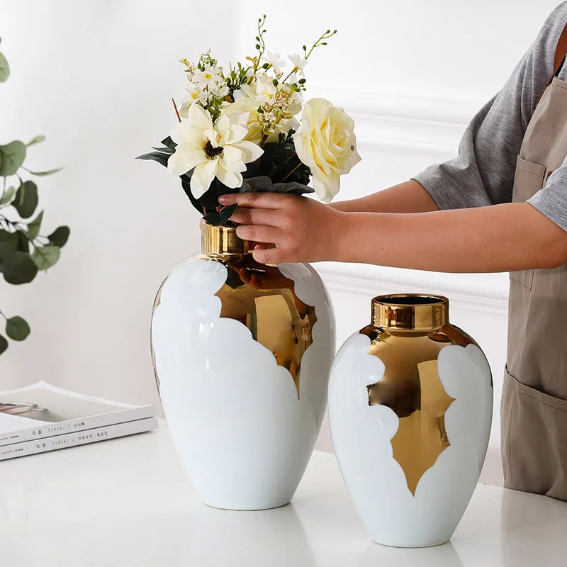 Vase en céramique or et blanc DecorBites™ pour une décoration d'intérieur et une présentation florale élégantes