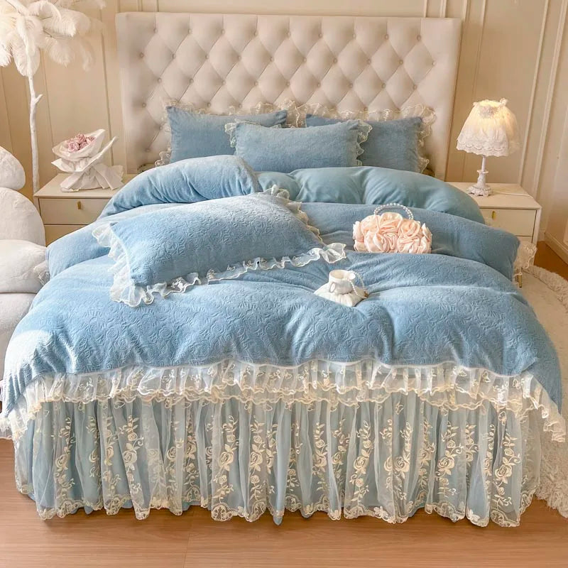 طقم سرير الأميرة الدانتيل من DecorBites™ مع غطاء لحاف وتنورة سرير مخملية
