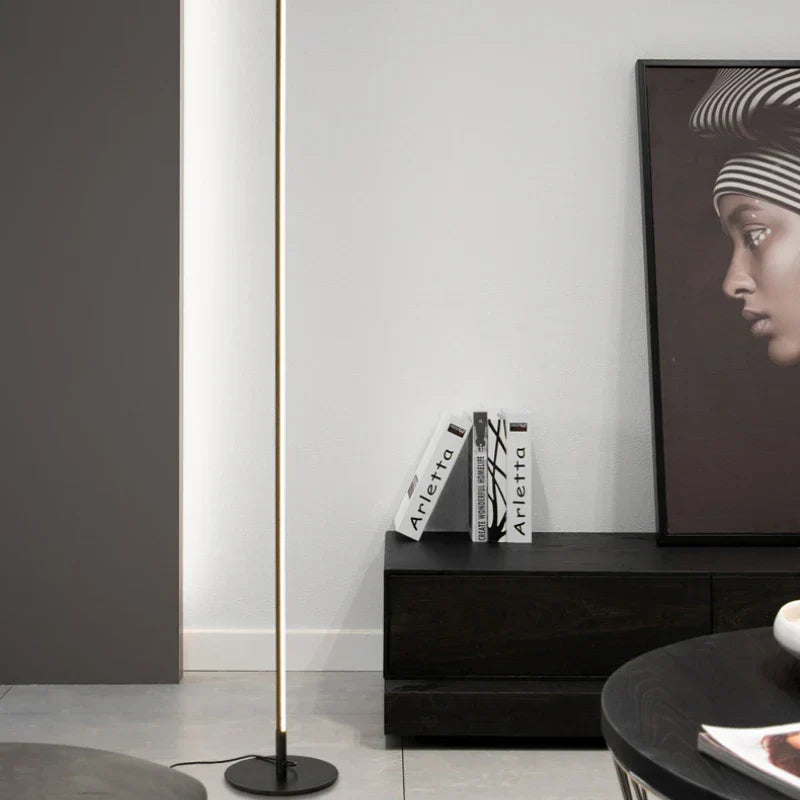 مصباح أرضي LED ديكور بايتس™ بقوة 15 واط من الألمنيوم والحديد المطلي باللونين الأسود/الأبيض لإضاءة غرف المعيشة والنوم