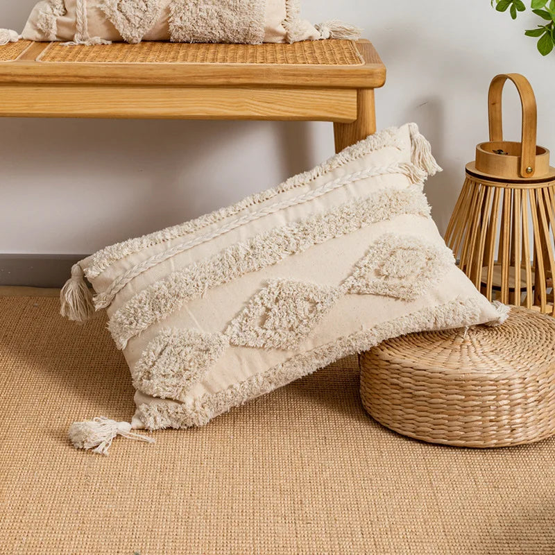 غطاء وسادة من القطن والكتان بتصميم بوهيمي منسوج بنمط هندسي مع شراشيب باللون البيج من DecorBites™