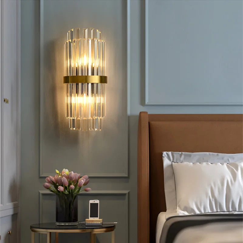أضواء جدارية كريستالية LED من DecorBites™: أضواء جدارية ذهبية أنيقة لديكور المنزل الفاخر