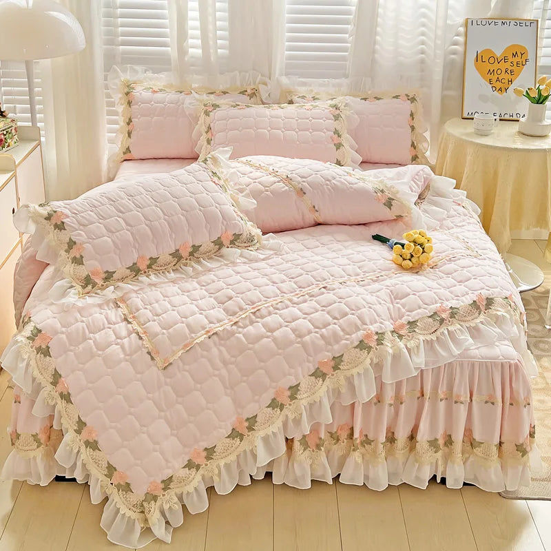 طقم مفروشات أميرة كوري من DecorBites™: أزهار، دانتيل، كشكشة، تطريز، مبطن، غطاء لحاف، مفرش سرير