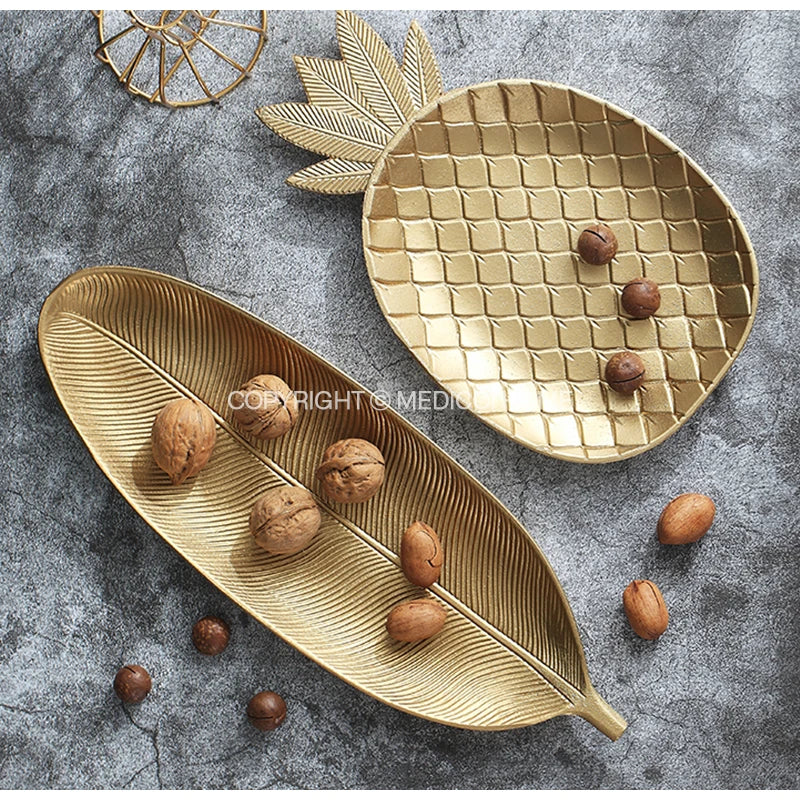 DecorBites™ صينية خشبية بشكل ورقة شجر مطلية باللون الذهبي مقاس 14.5 × 40 سم - أواني طعام عصرية للزينة