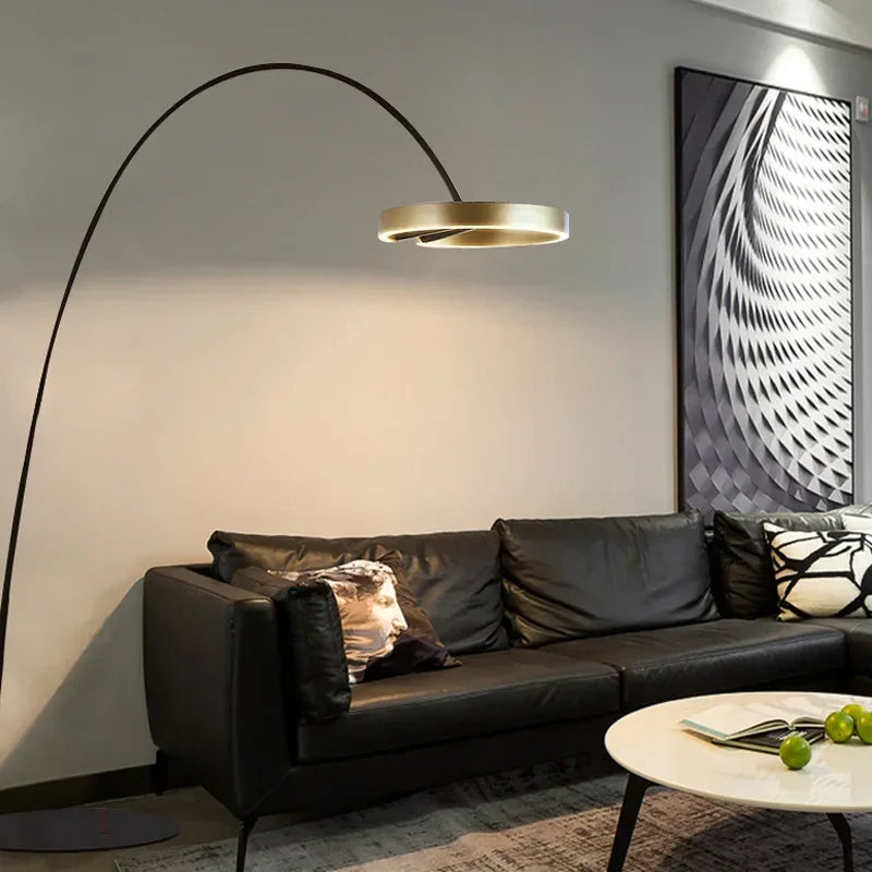 مصباح أرضي DecorBites™ LED قابل للتعتيم من النحاس الذهبي والأسود لغرفة المعيشة والفندق