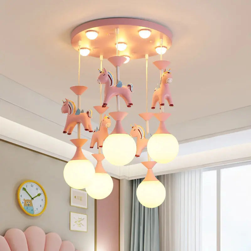 ثريا دوارة للأطفال من DecorBites™: إضاءة معلقة عصرية وإبداعية وجذابة لغرف النوم