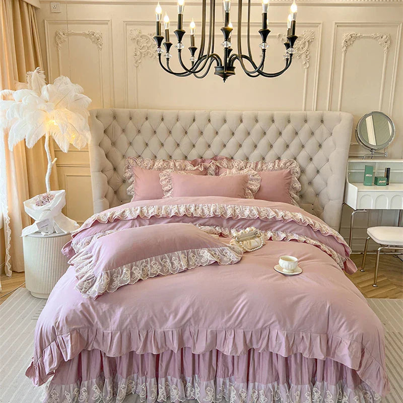 طقم مفروشات أميرة كورية من الدانتيل والكشكشة من DecorBites™ باللون الوردي المائل للبني