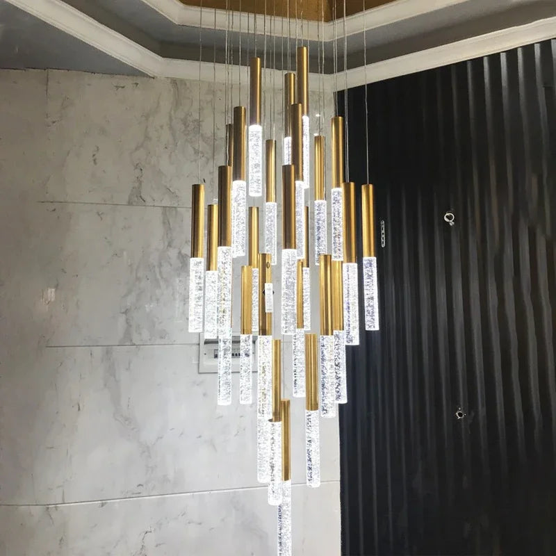 DecorBites™ ثريا كريستالية للسلالم - إضاءة LED ذهبية حديثة لغرفة المعيشة