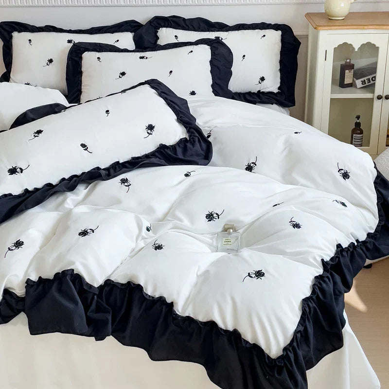 طقم ملاءات سرير بأزهار الورد الكورية من DecorBites™ بطبعات دانتيل مكشكشة - غطاء لحاف من القطن الناعم
