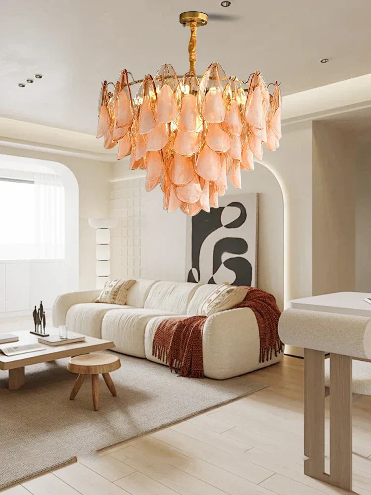 DecorBites™ ثريا متدلية بتصميم فرنسي فاخر ببتلات زجاجية كهرمانية وقابلة للتعتيم باللون الذهبي الكرومي