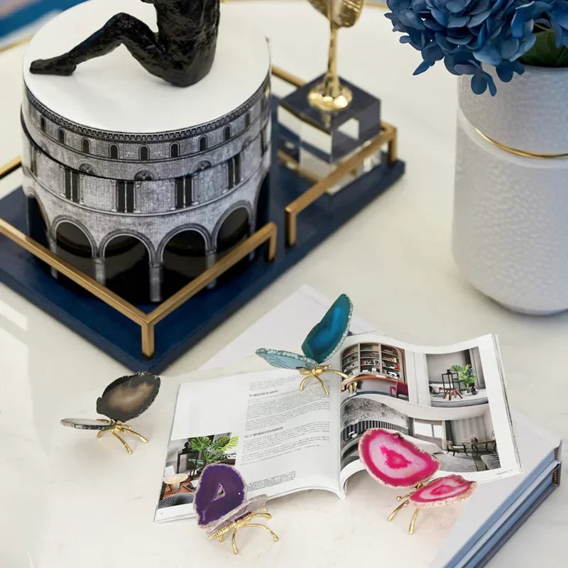 منحوتة زينة فراشة ذهبية من عقيق الكريستال من DecorBites™