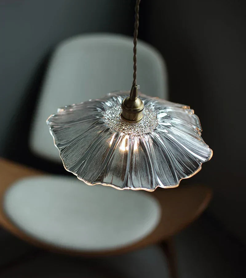 مصابيح معلقة من الزجاج على شكل زهرة الشمس اليابانية من DecorBites™، مصباح نحاسي حديث معلق