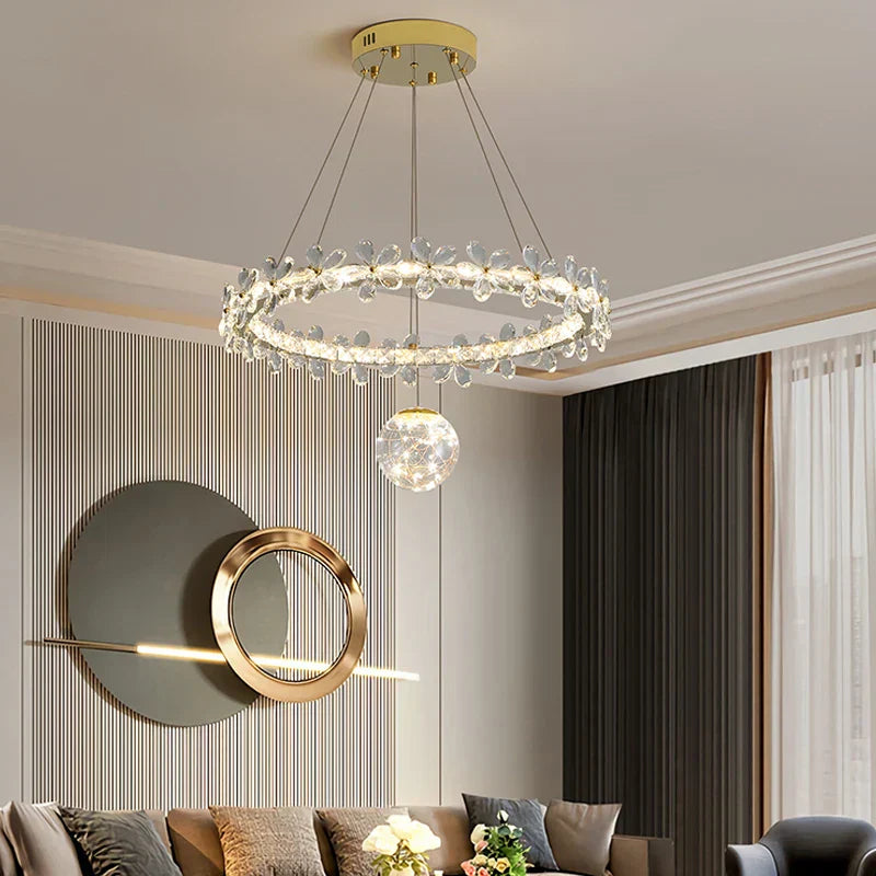 ثريا كريستال ذهبية حلزونية بإضاءة LED من DecorBites™ لديكور المنزل
