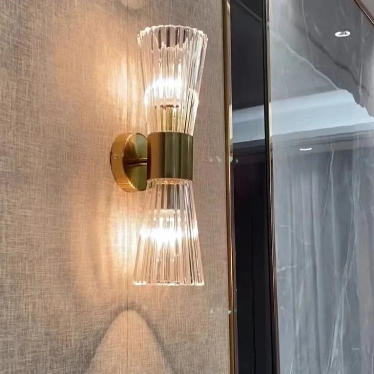 DecorBites™ مصباح حائط زجاجي كريستالي ذهبي لديكور غرف النوم الفاخرة