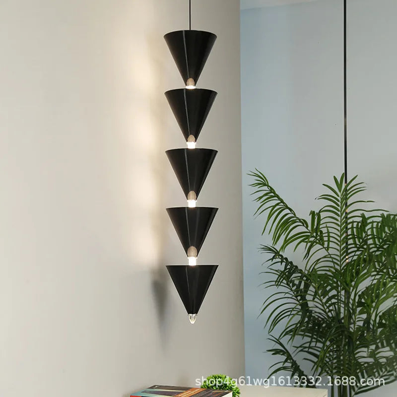 مصباح تعليق LED مخروطي باللونين الذهبي والأسود من DecorBites™ لإضاءة أنيقة للمنزل والمتجر