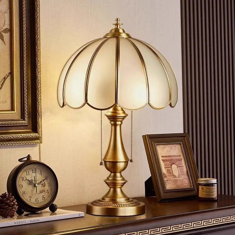 مصباح أرضي LED من النحاس والزجاج الكريستالي من DecorBites™ لغرفة المعيشة وغرفة النوم وغرفة الدراسة الفاخرة